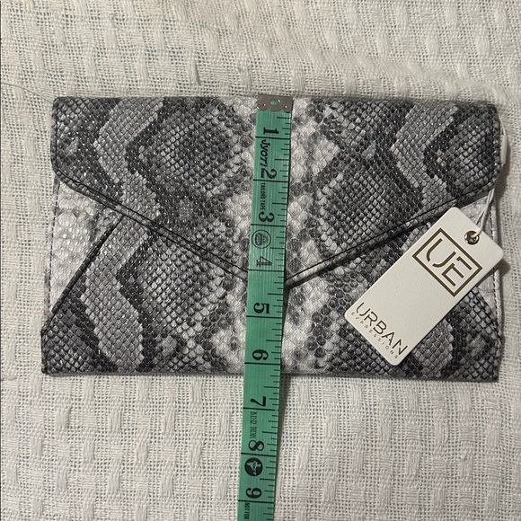 NWT Urban Expressions Snakeskin Clutch/Crossbody - Picture 5 of 5